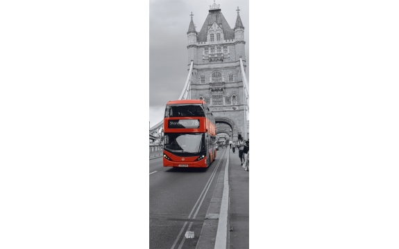 Фотообои FTV-11-00001 Автобус на дороге в Лондоне, красный акцент на черно-белом