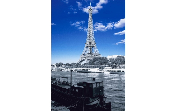 Фотообои FTP-2-08-00008 Черно-белая Эйфелева башня и синее небо над Парижем