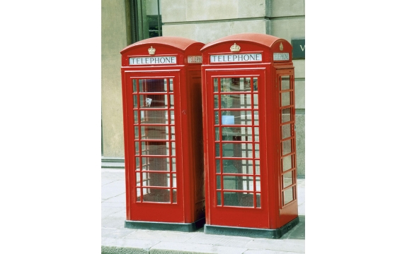 Фотообои FTVV-02-00013 Две телефонные будки на улице Лондона