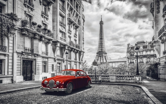 Фотообои FTXL-04-00017 Черно-белая улица Парижа и старая машина, Эйфелева башня