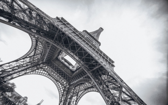 Фотообои FTXL-04-00018 Черно-белая Эйфелева башня в Париже
