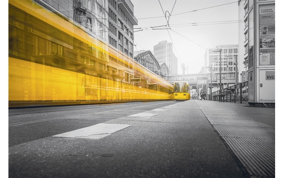 Фотообои FTL-11-00013 Желтый трамвай в черно-белом городе